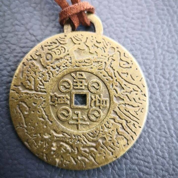 Money Amulet เปลี่ยนชีวิตของเอเลน่าให้ดีขึ้น
